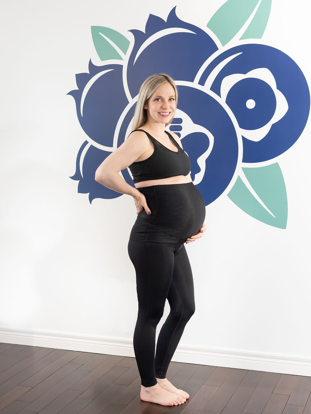 SRC: Compression Pregnancy Leggings Over The Bump Black – DeBra's